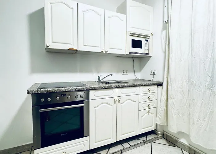 Хостел Budget Friendly Private With Garden