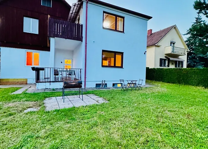 Budget Friendly Private With Garden Хостел