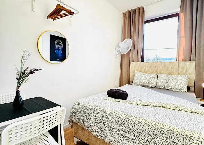 Хостел Budget Friendly Private With Garden Відень