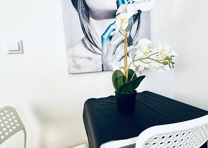 Budget Friendly Private With Garden * Відень