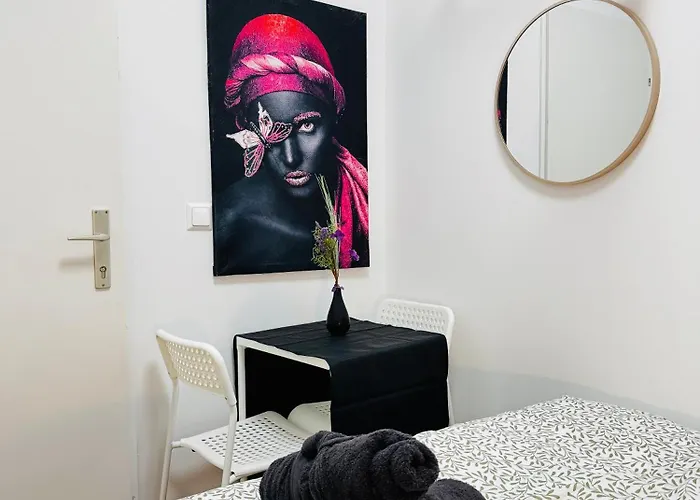 Хостел Budget Friendly Private With Garden Відень