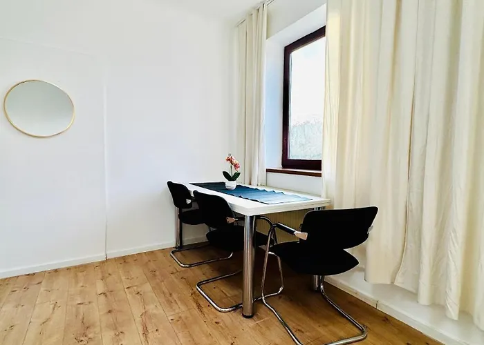 Хостел Budget Friendly Private With Garden Відень