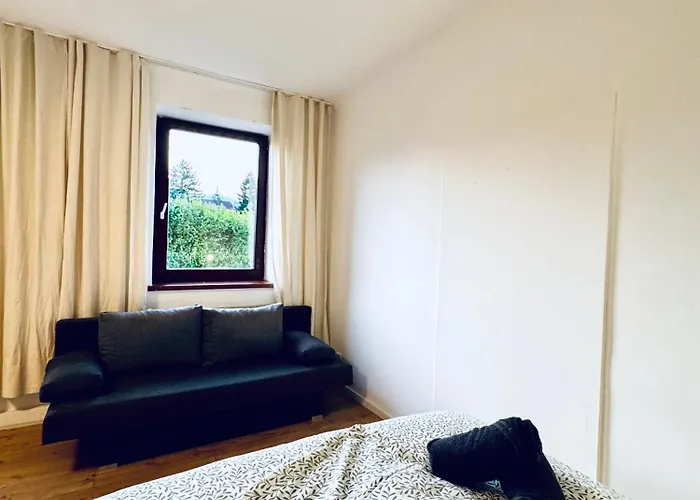 Хостел Budget Friendly Private With Garden Відень