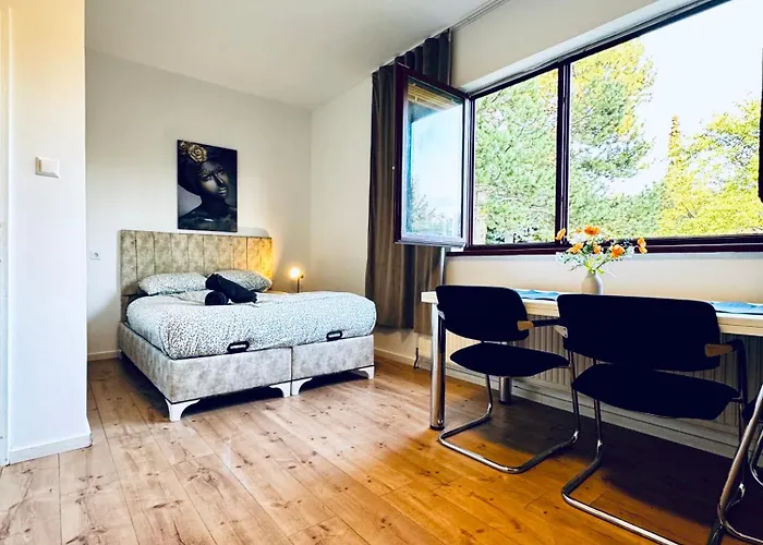 Budget Friendly Private With Garden * Відень