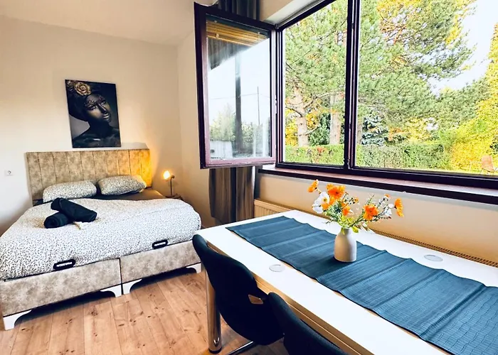 Budget Friendly Private With Garden Хостел Відень