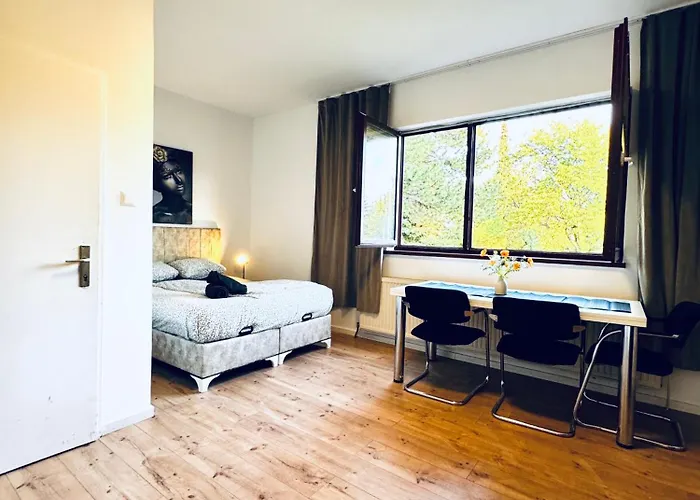 Хостел Budget Friendly Private With Garden *